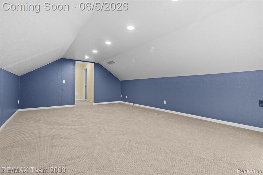 5681 WOODFIELD Parkway, Grand Blanc, MI 48439 — Photo 34