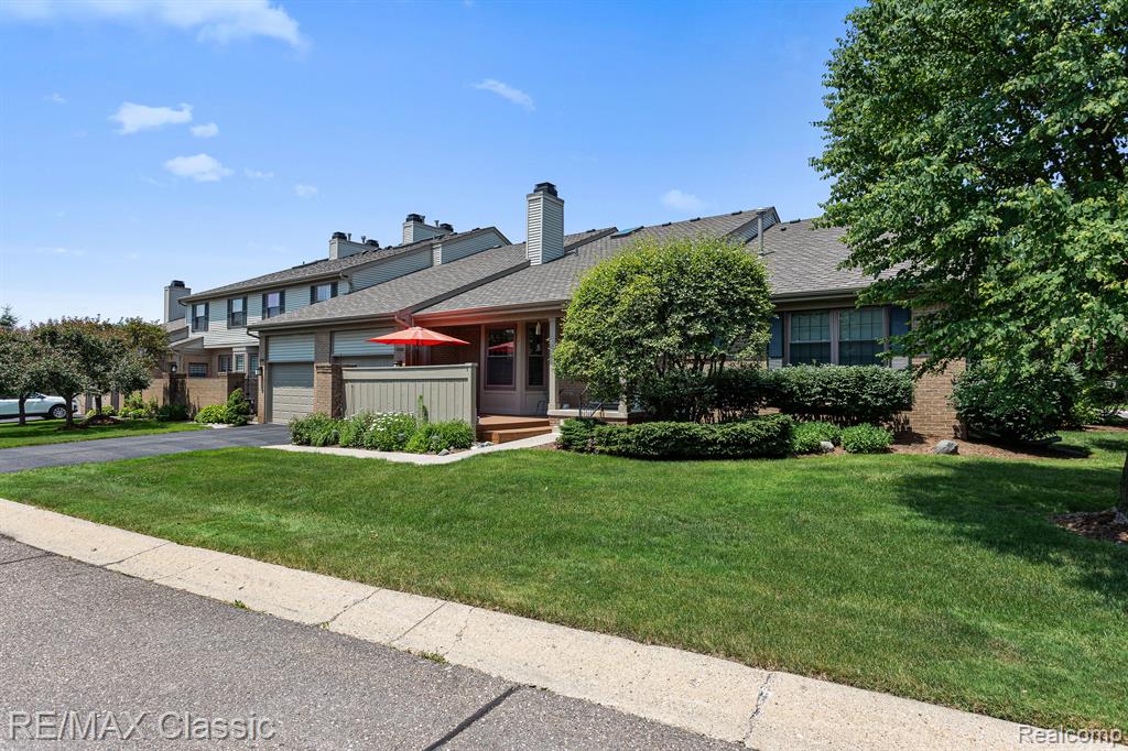 38360 Chessington, Farmington Hills, MI 48331 — Photo 39