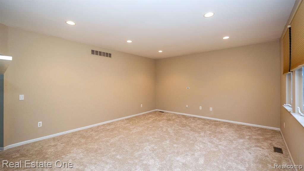 17041 ALGONQUIN Drive, Northville, MI 48168 — Photo 28