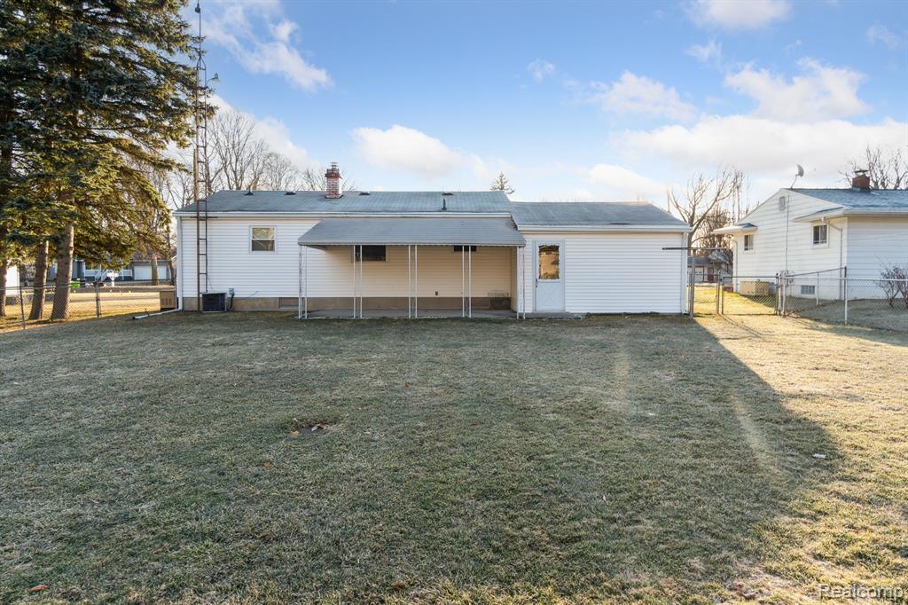 4240 BRISTOLWOOD Drive, Flint, MI 48507 — Photo 15