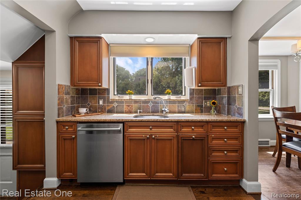 8124 Huntington Road, Huntington Woods, MI — Photo 13