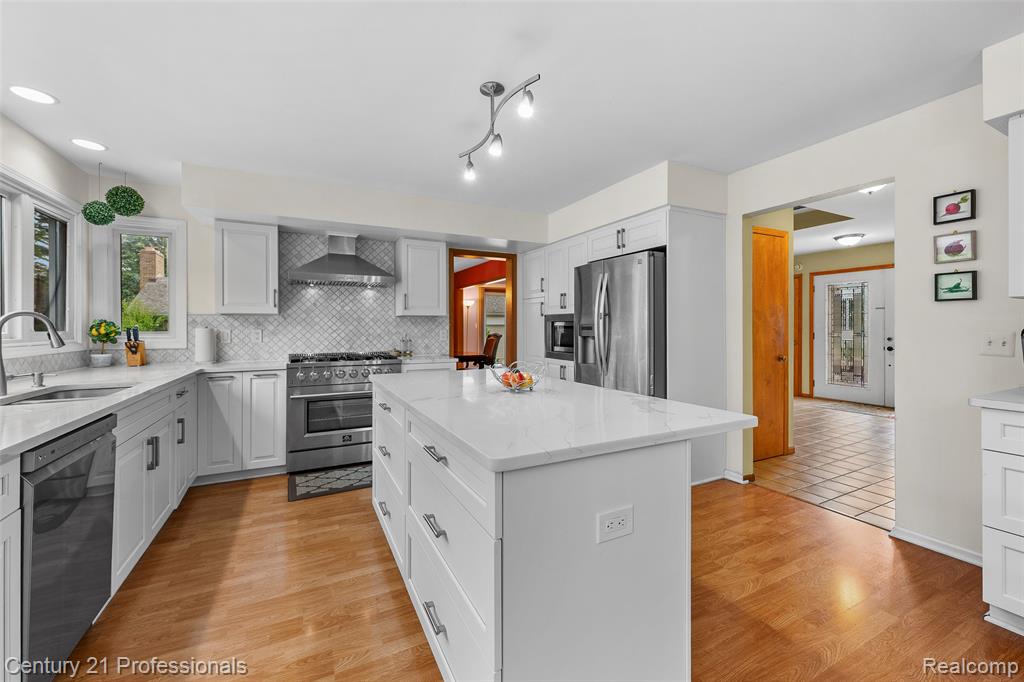 4310 Birch Run Drive, Troy, MI 48098 — Photo 12