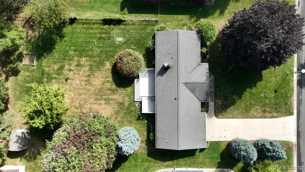 5204 Applewood Drive, Flushing, MI 48433 — Photo 17