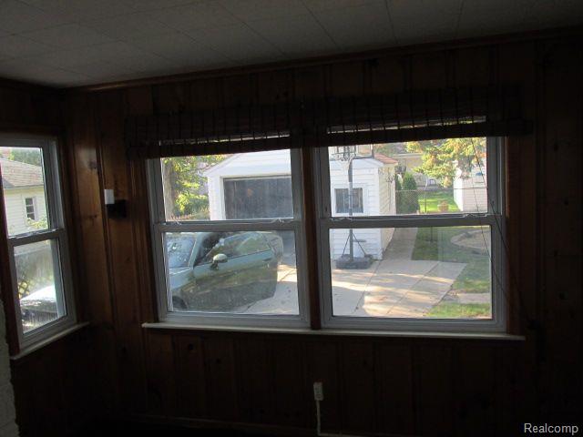 1915 LANCASTER Street, Grosse Pointe Woods, MI 48236 — Photo 10