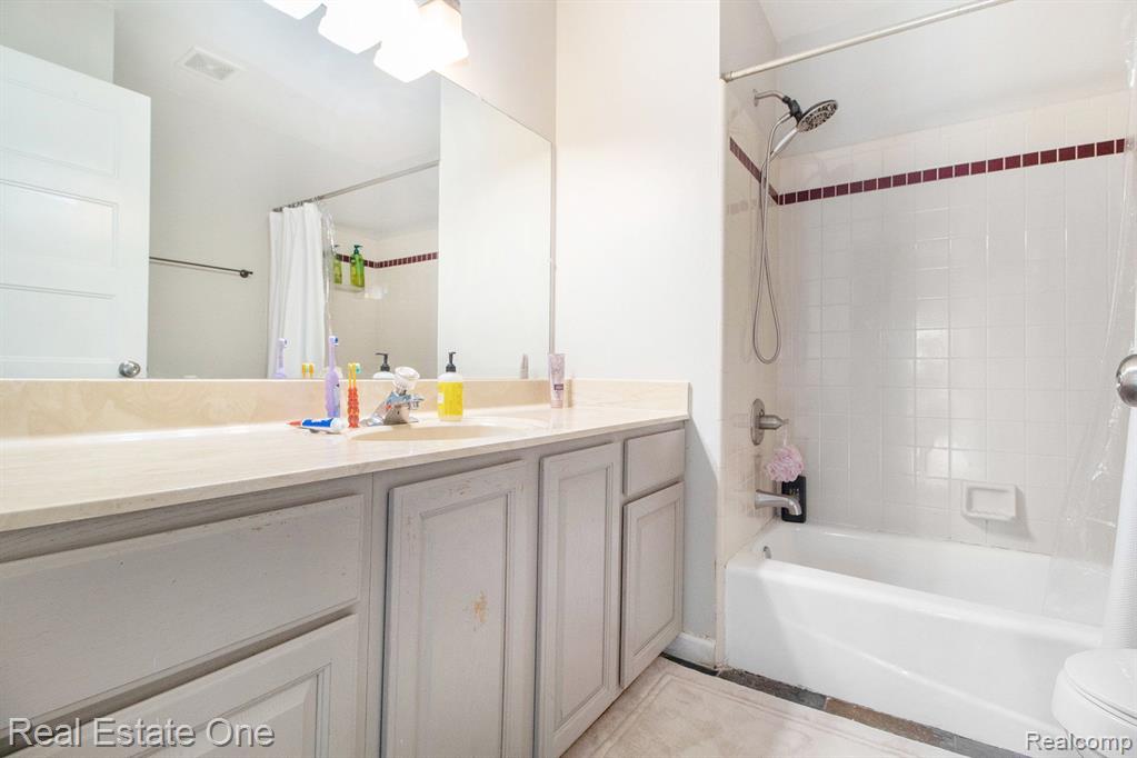 4666 CHERRY BLOSSOM Drive, Ypsilanti, MI 48197 — Photo 16