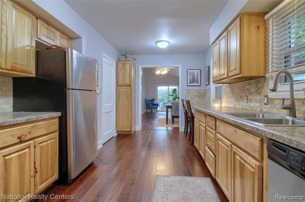702 Royal Avenue, Royal Oak, MI 48073 — Photo 13