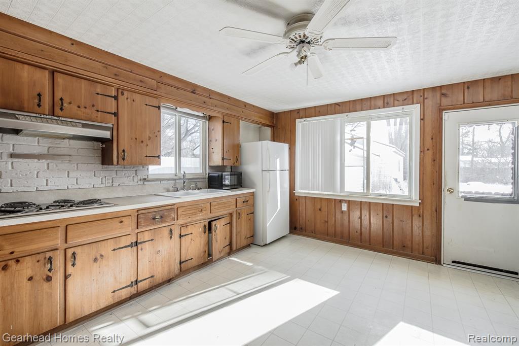 2340 Rollins Street, Grand Blanc, MI 48439 — Photo 12
