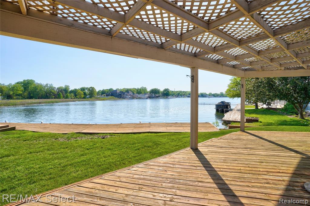 13154 Lake Shore Drive, Fenton, MI 48430 — Photo 7