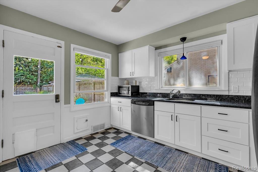 19 Maplefield Road, Pleasant Ridge, MI — Photo 10