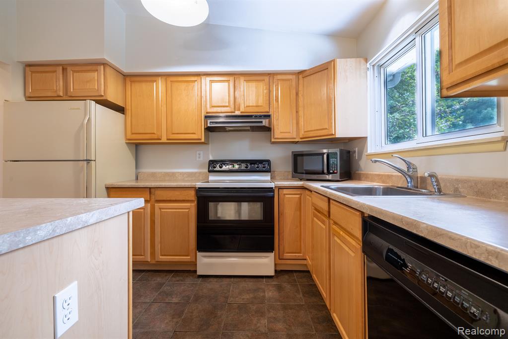 9920 DEXTER PINCKNEY Road, Pinckney, MI 48169 — Photo 17