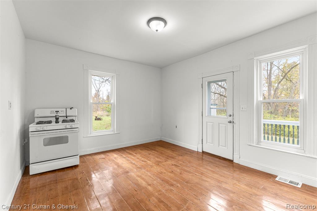 8004 N Farmington Road, Westland, MI — Photo 9