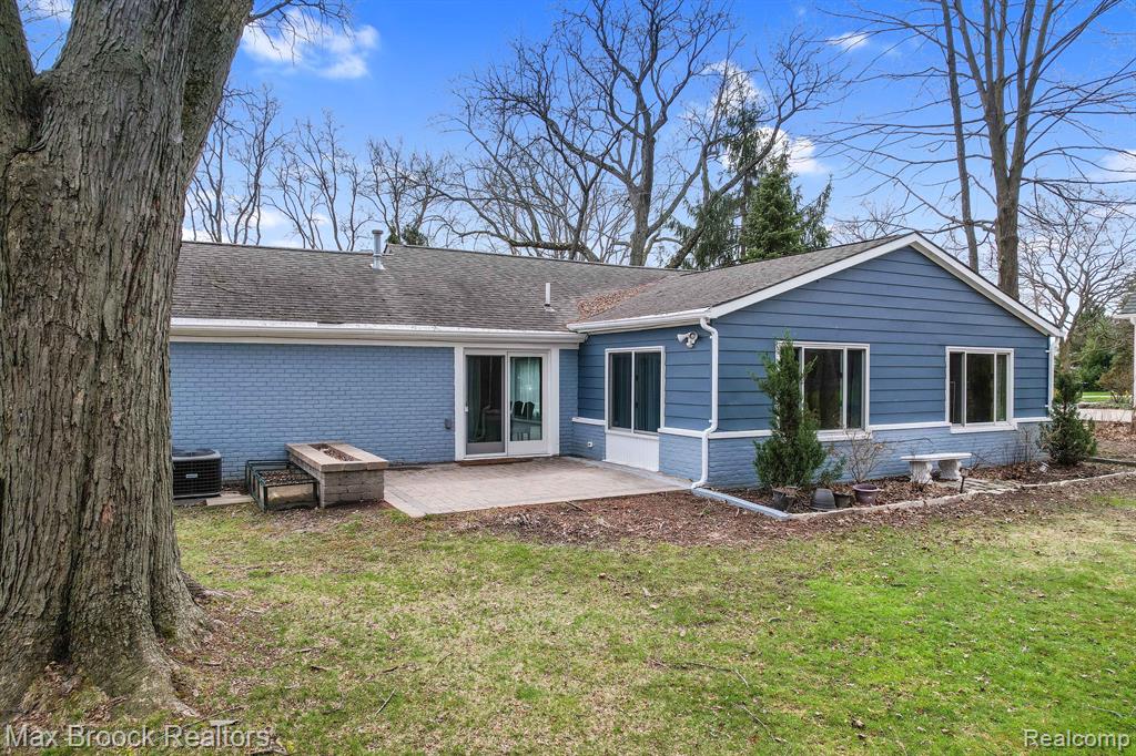 2905 W HICKORY GROVE Road, Bloomfield Hills, MI 48302 — Photo 23