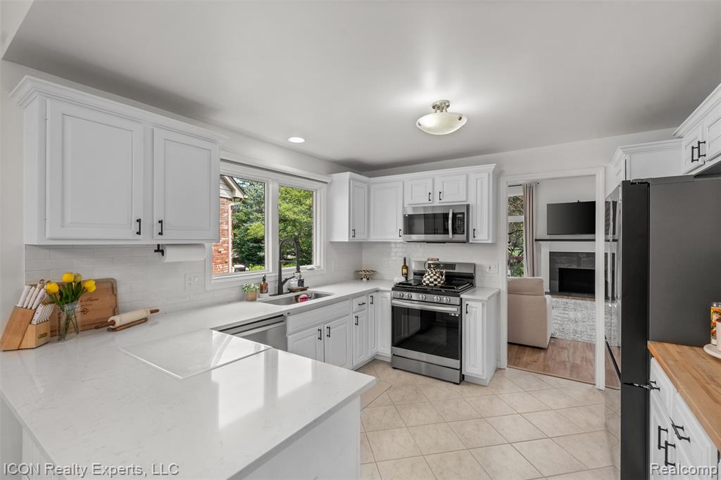 52542 Westcreek Drive, Macomb, MI 48042 — Photo 9