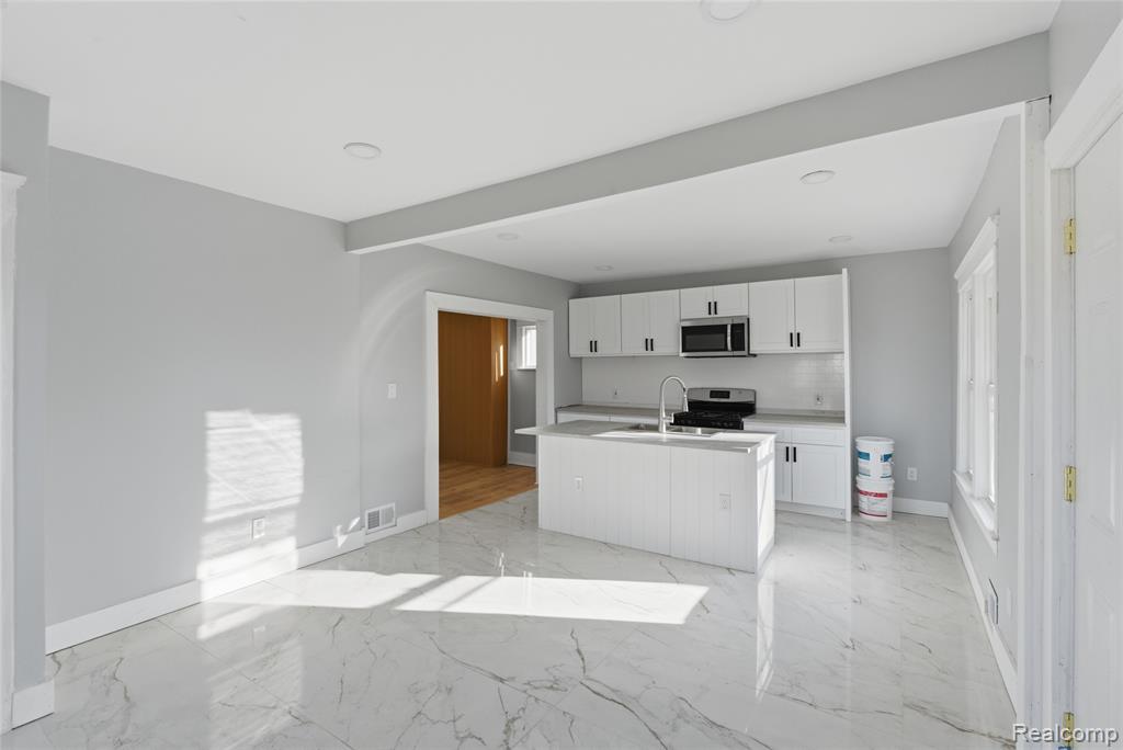 517 W Hollywood, Highland Park, MI 48203 — Photo 6