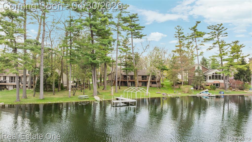 2748 Armstrong Drive, Lake Orion, MI — Photo 16