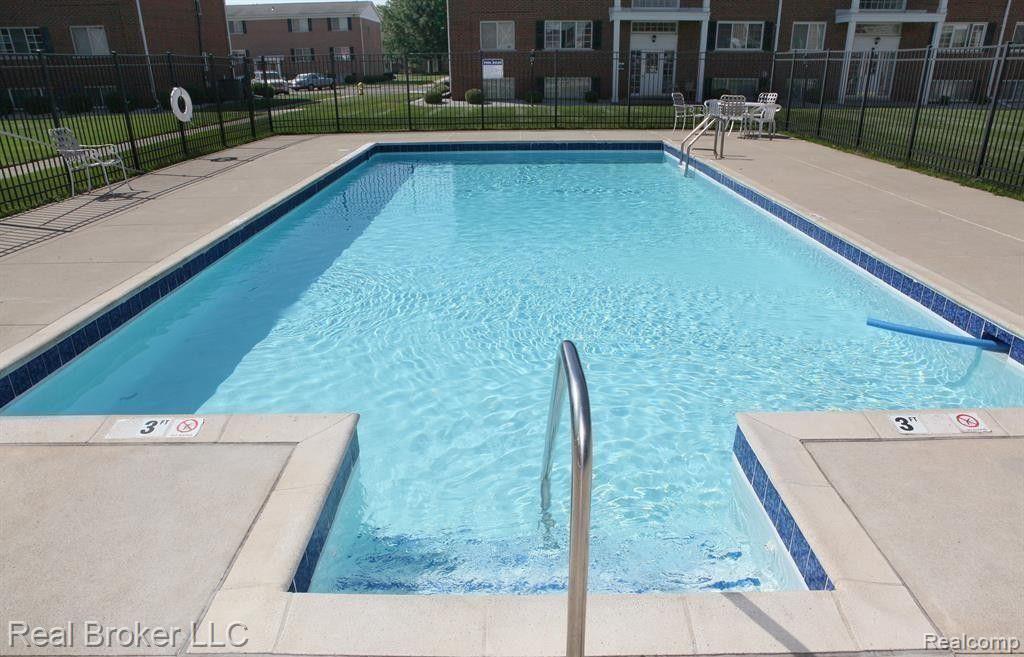 8140 CRESTVIEW Drive, Sterling Heights, MI 48312 — Photo 20