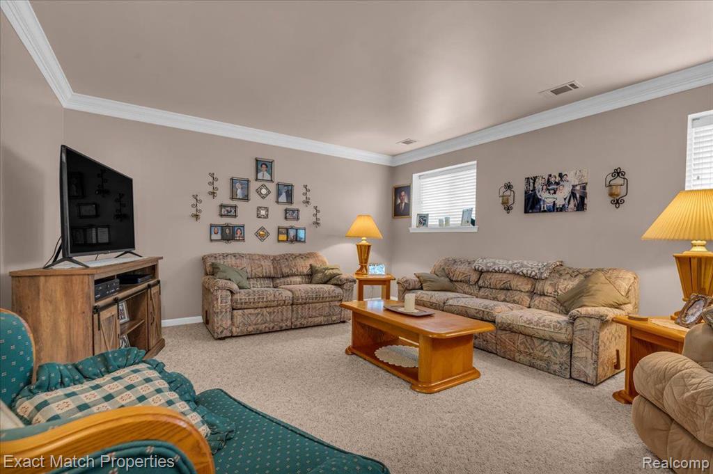 7180 HOWELL Avenue, Waterford, MI 48327 — Photo 36