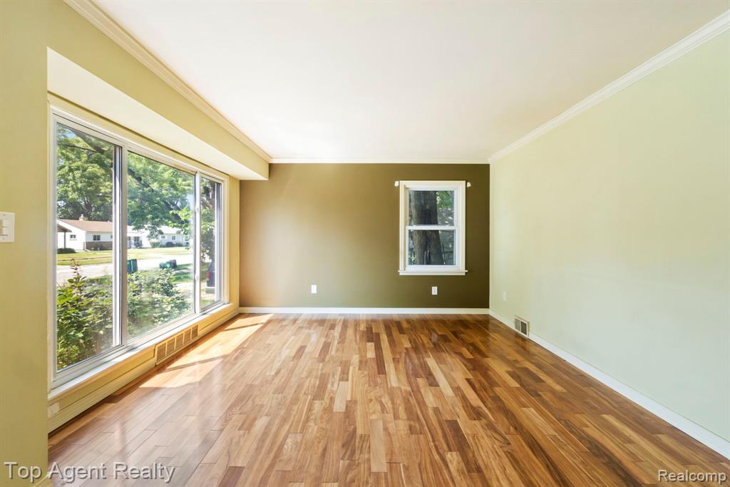 6318 Helen Street, Garden City, MI — Photo 8