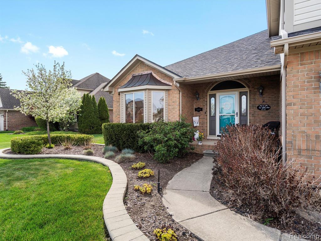 46891 EDGEWATER Drive, Macomb, MI 48044 — Photo 2