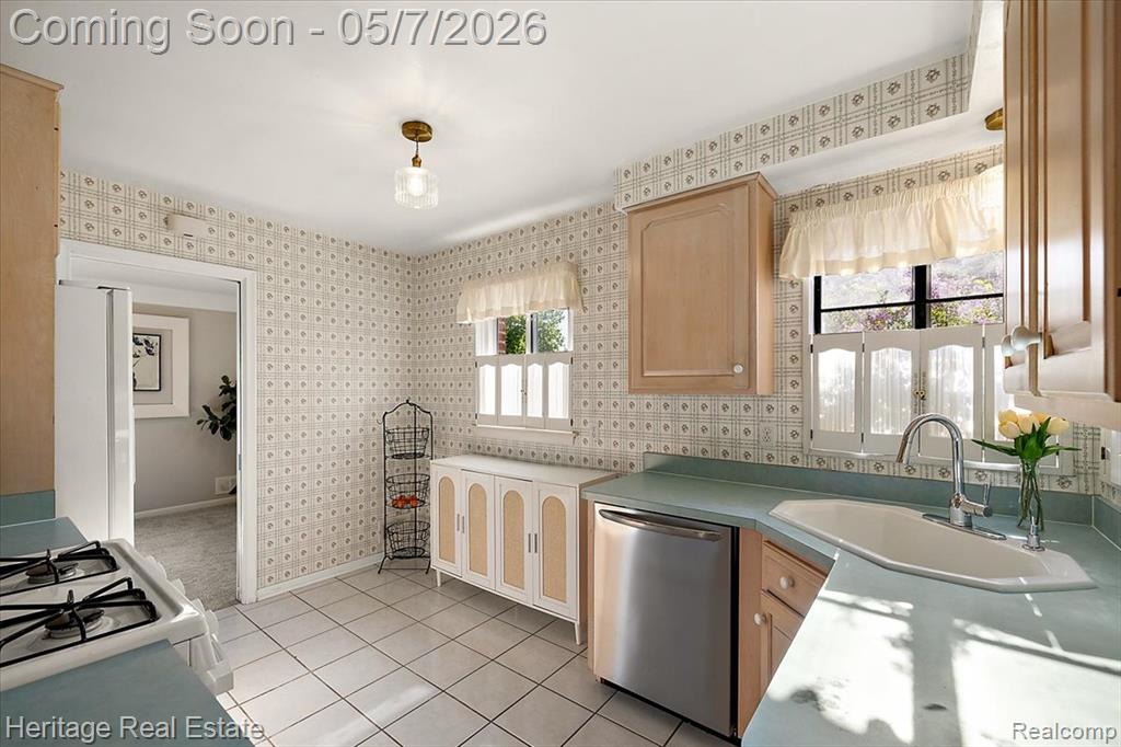 31881 Lamar Drive, Farmington, MI 48336 — Photo 13