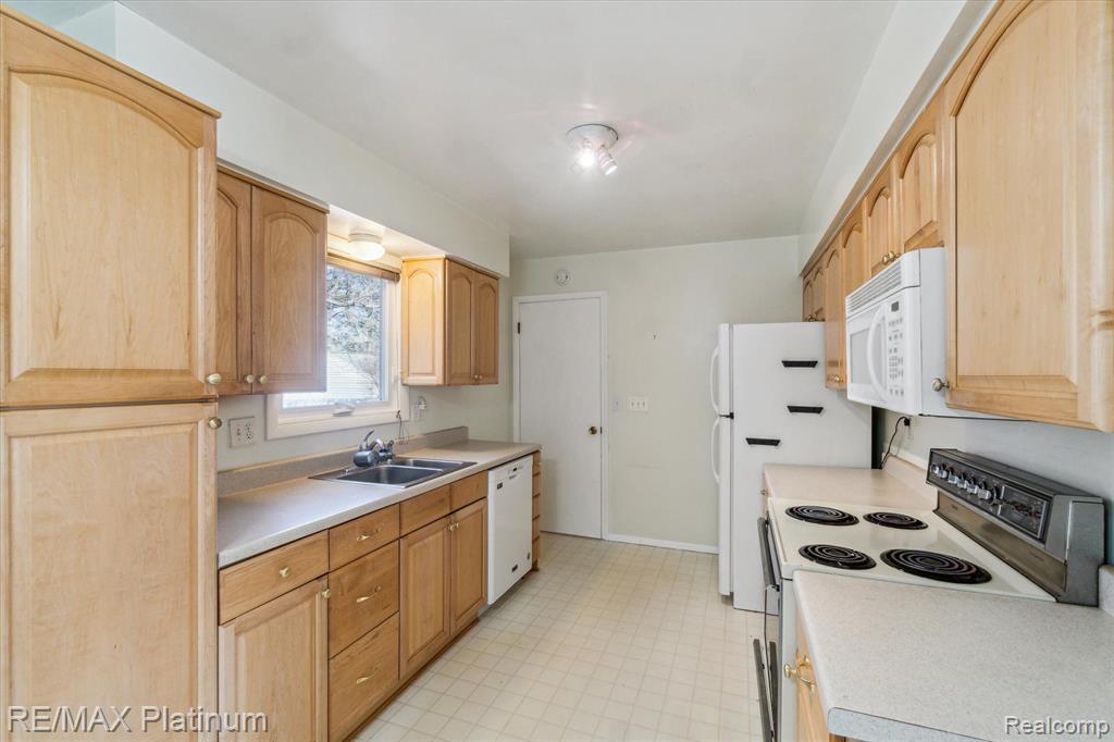 430 WILD OAK Lane, Perry, MI 48872 — Photo 18