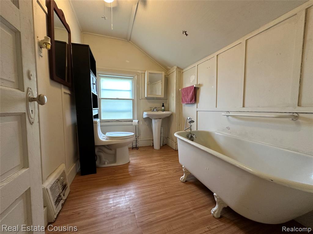 105 S Pine Street, Fenton, MI 48430 — Photo 17