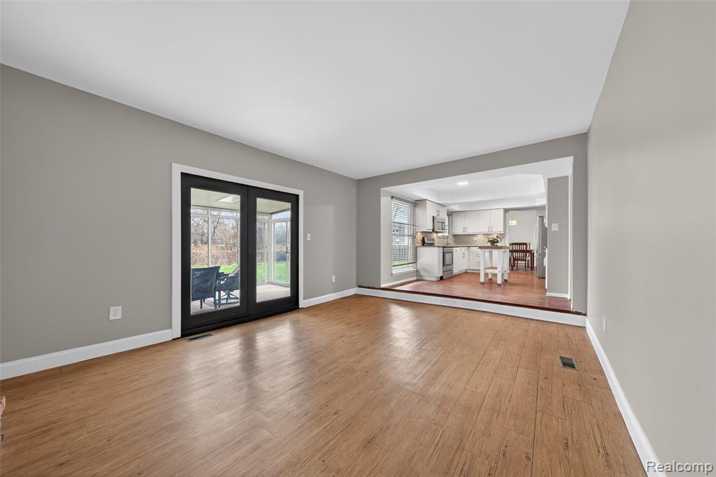 30110 Manor Drive, Madison Heights, MI 48071 — Photo 15
