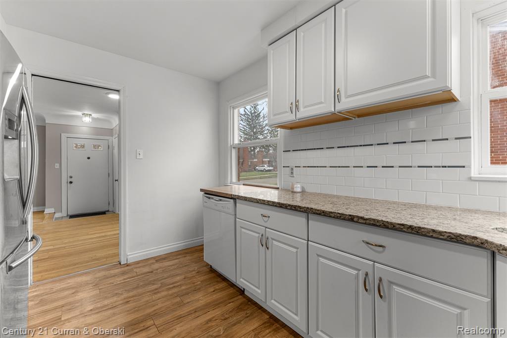 304 Draper Avenue, Pontiac, MI 48341 — Photo 13