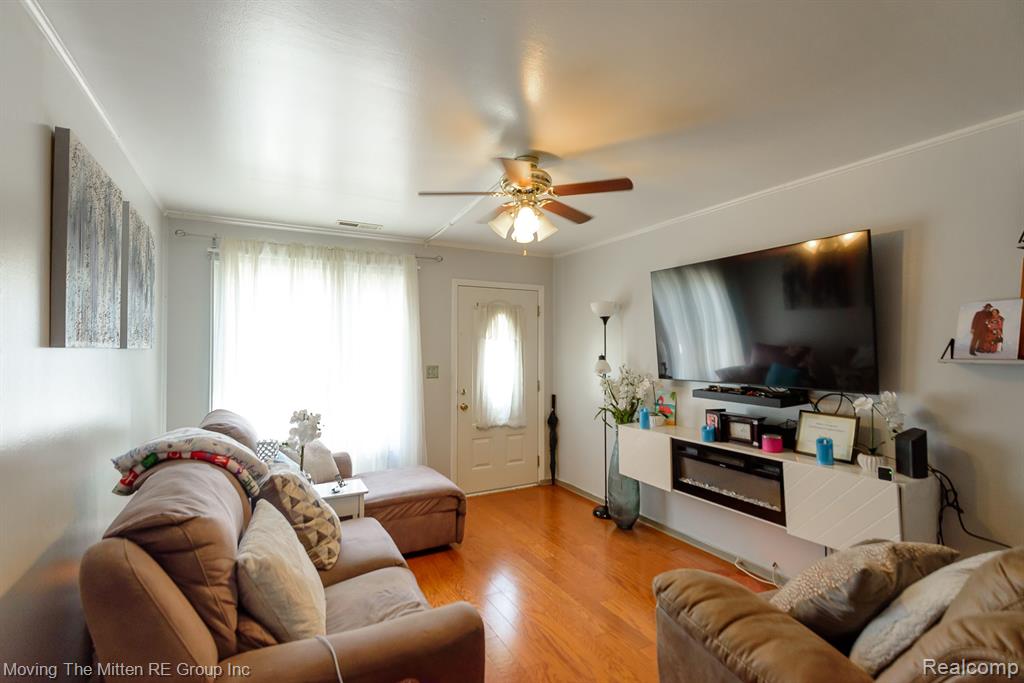 709 Estrada Drive, Belleville, MI 48111 — Photo 2