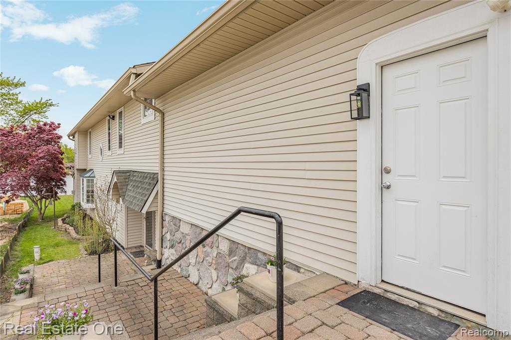 9047 Gale Road, White Lake, MI — Photo 5