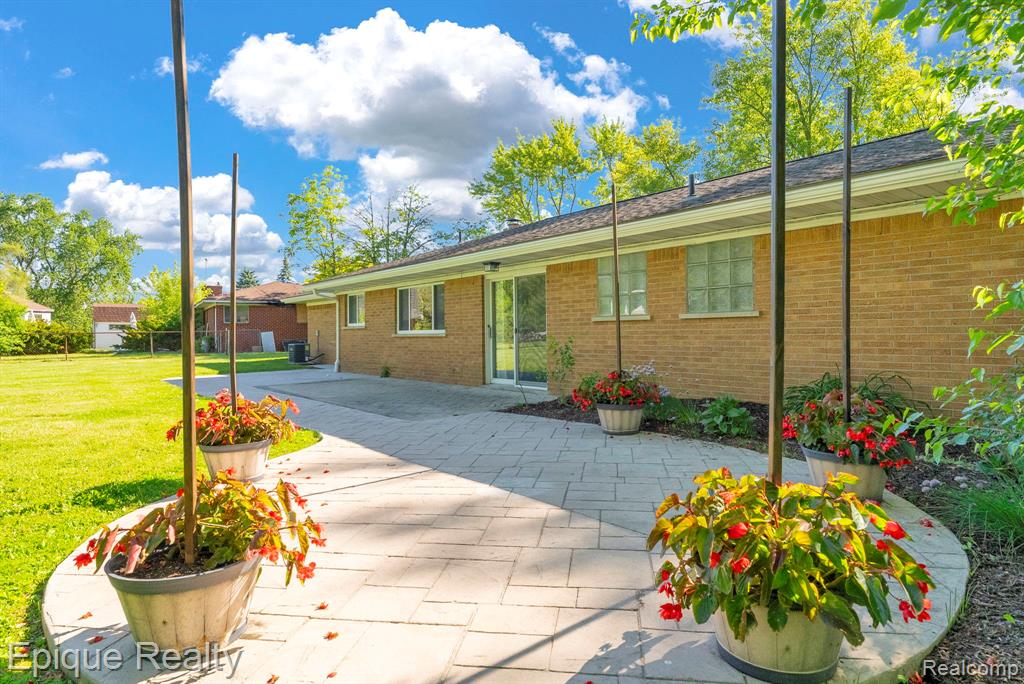 8052 Dungarvin Drive, Grand Blanc, MI 48439 — Photo 36