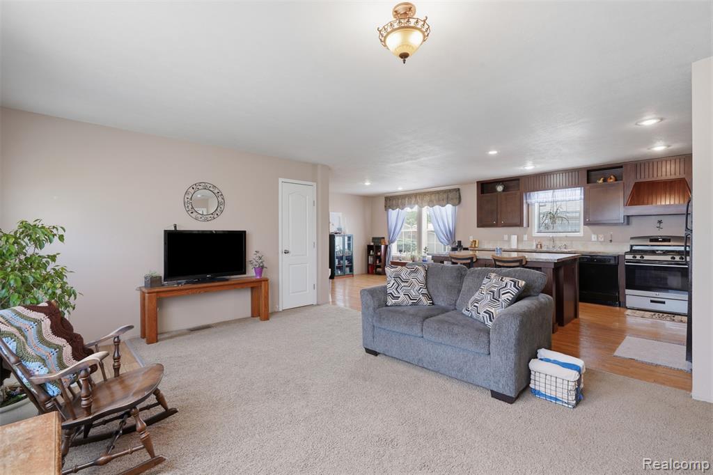 11802 Stoneridge Court, South Lyon, MI 48178 — Photo 5