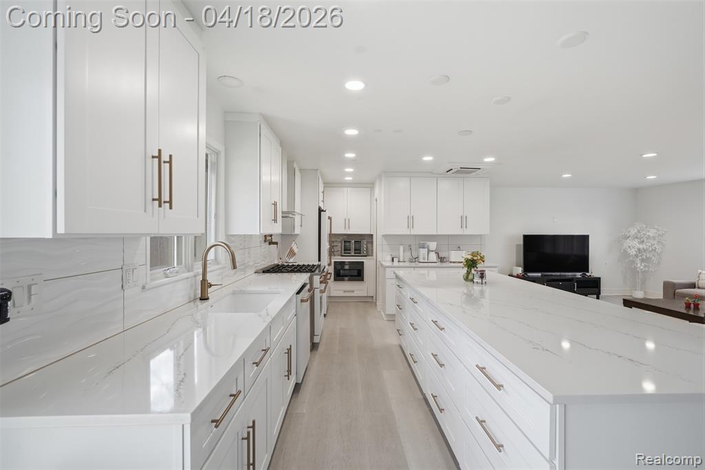 5585 Castleton Drive, West Bloomfield, MI — Photo 5