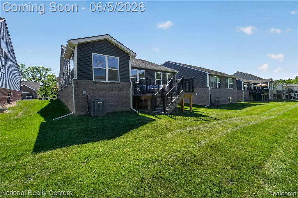 38681 Chasewood Court, Farmington, MI 48335 — Photo 35