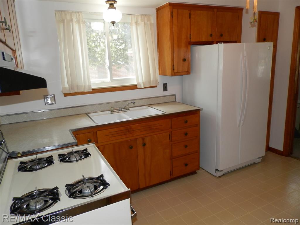 7736 Berwick Drive, Westland, MI — Photo 5
