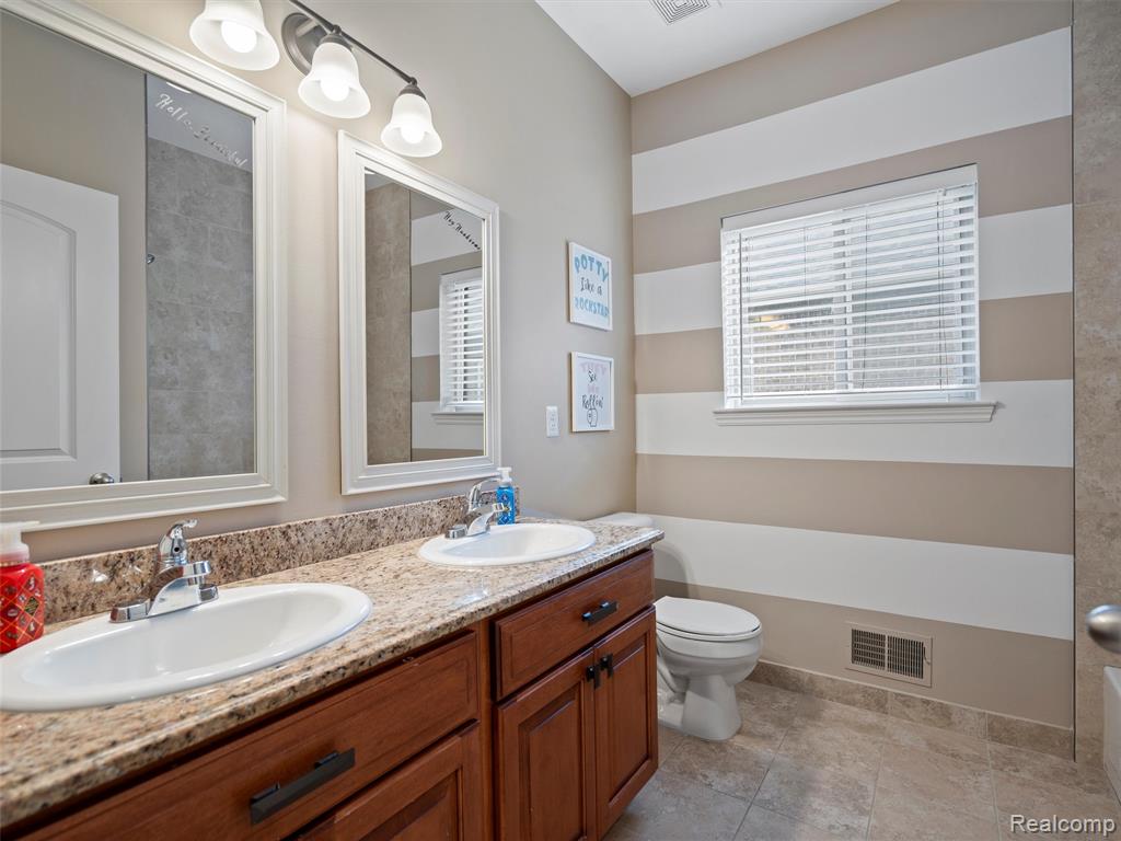 45877 ANDREW Drive, Macomb, MI 48044 — Photo 24