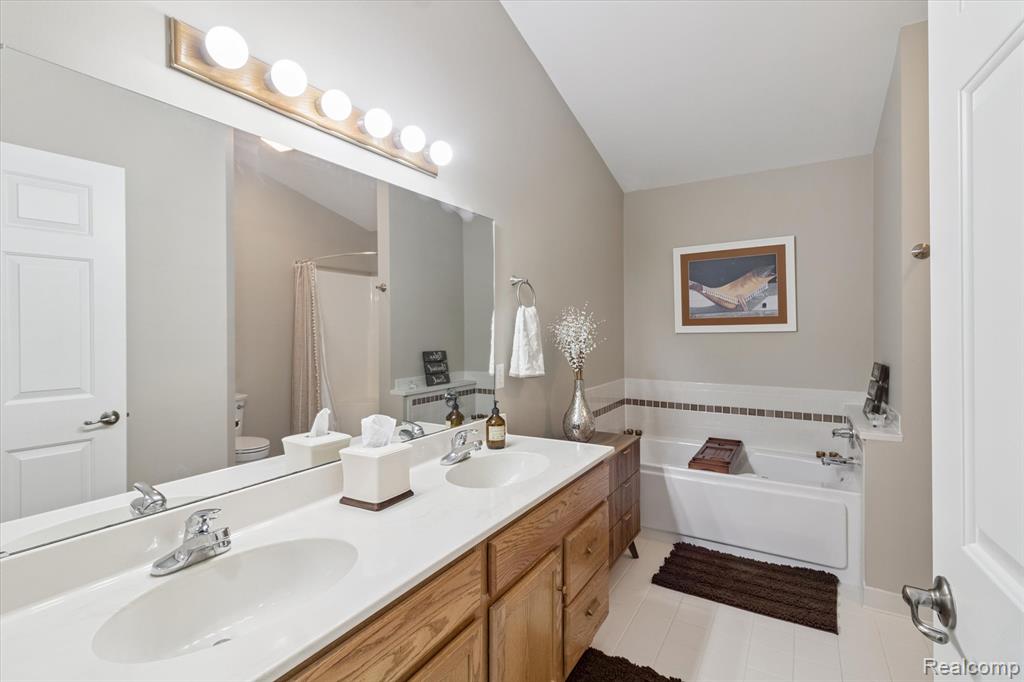 935 Mildred J Court, Brighton, MI 48116 — Photo 24
