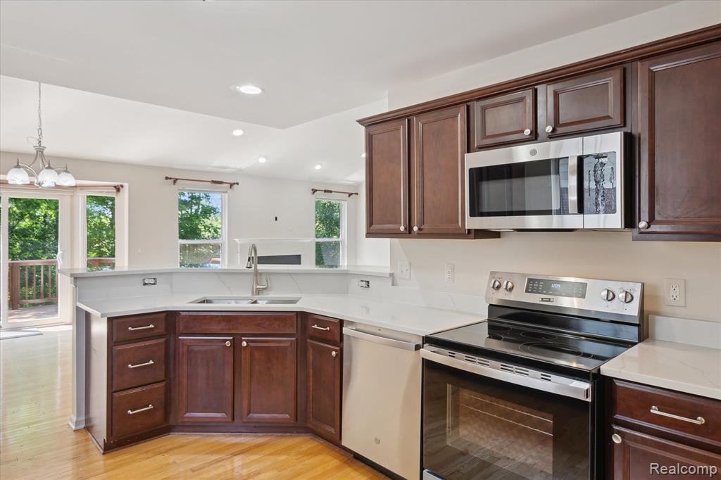 40837 Lenox Park Drive, Novi, MI 48377 — Photo 17