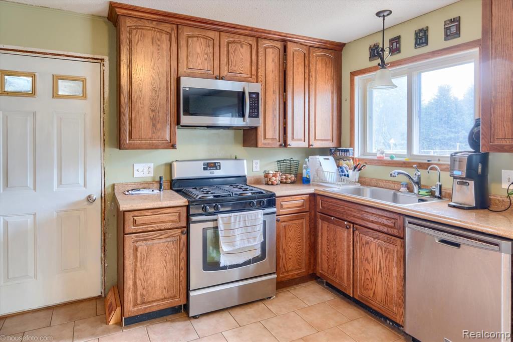 6570 Hunters Creek Road, Imlay City, MI 48444 — Photo 12
