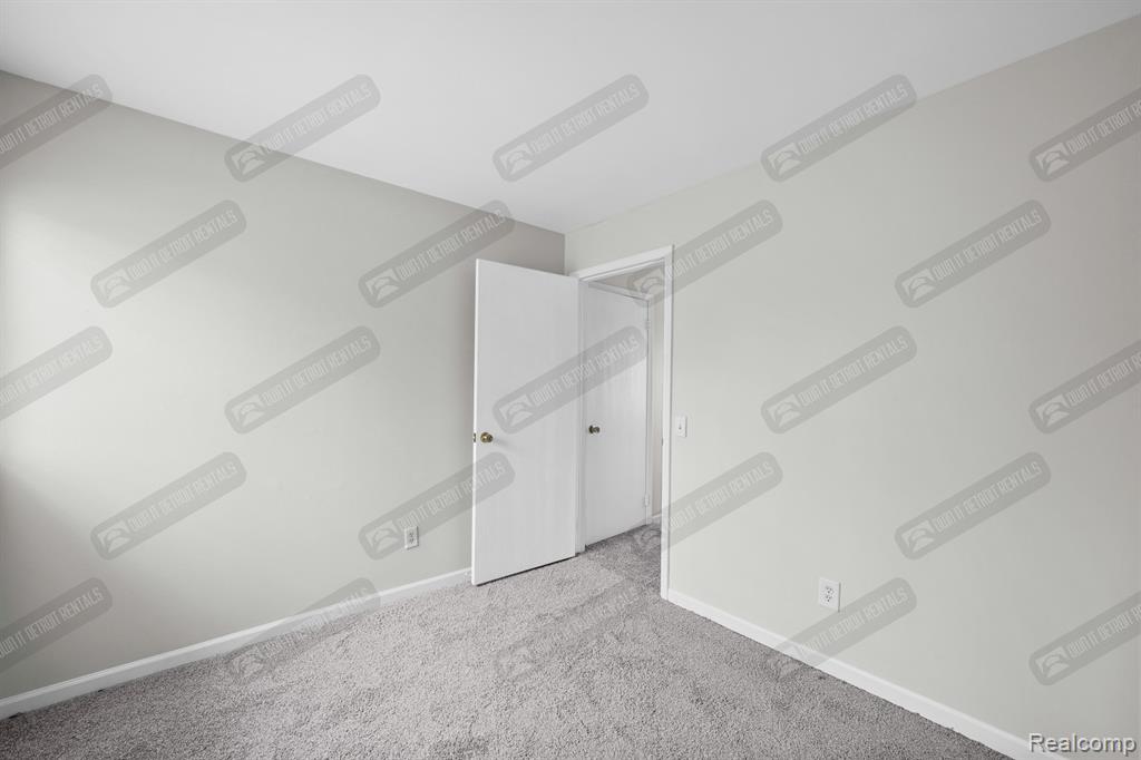 2249 S Commerce Road, Wolverine Lake, MI, 48390