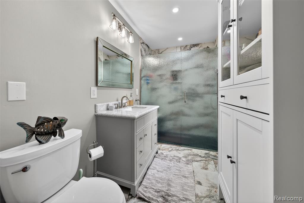 1430 Benvenue Street, Sylvan Lake, MI 48320 — Photo 16