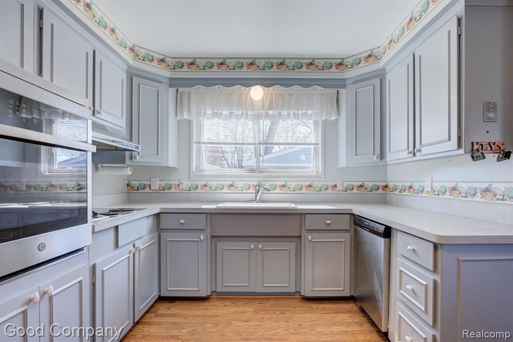 9074 SHANNON Drive, Sterling Heights, MI 48314 — Photo 10