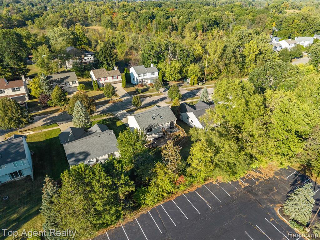 5675 Millpointe Drive, Waterford, MI 48327 — Photo 40