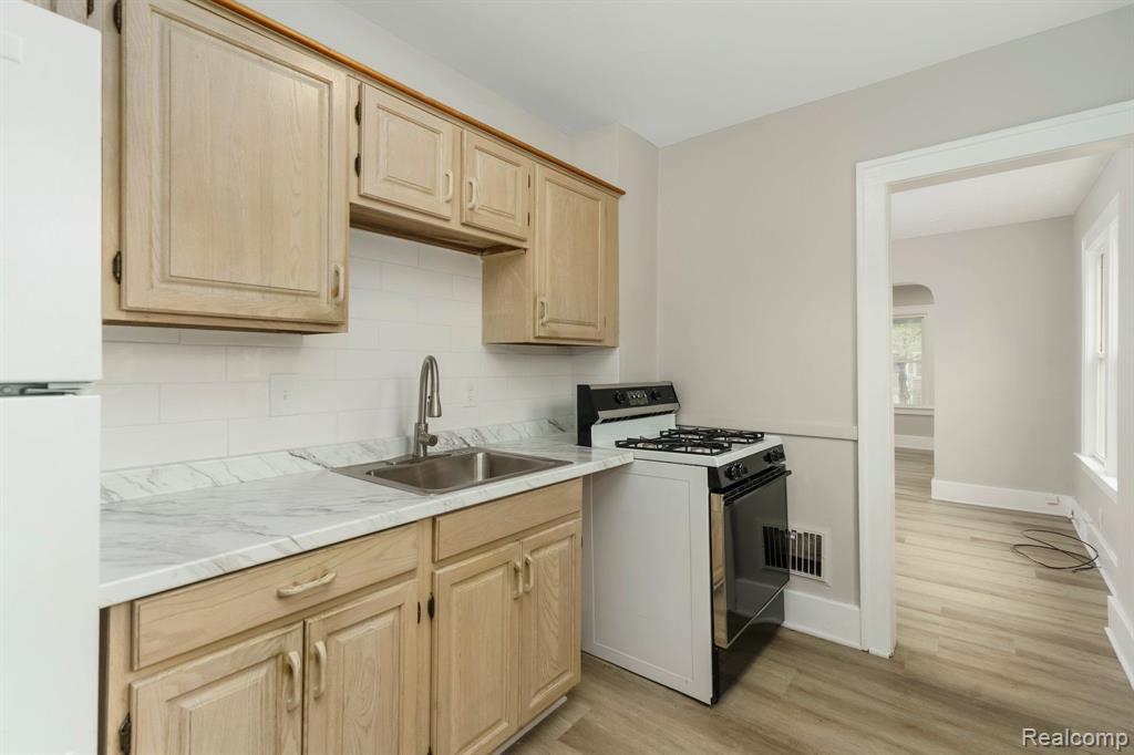 5484 MIDDLESEX Street, Dearborn, MI 48126 — Photo 18