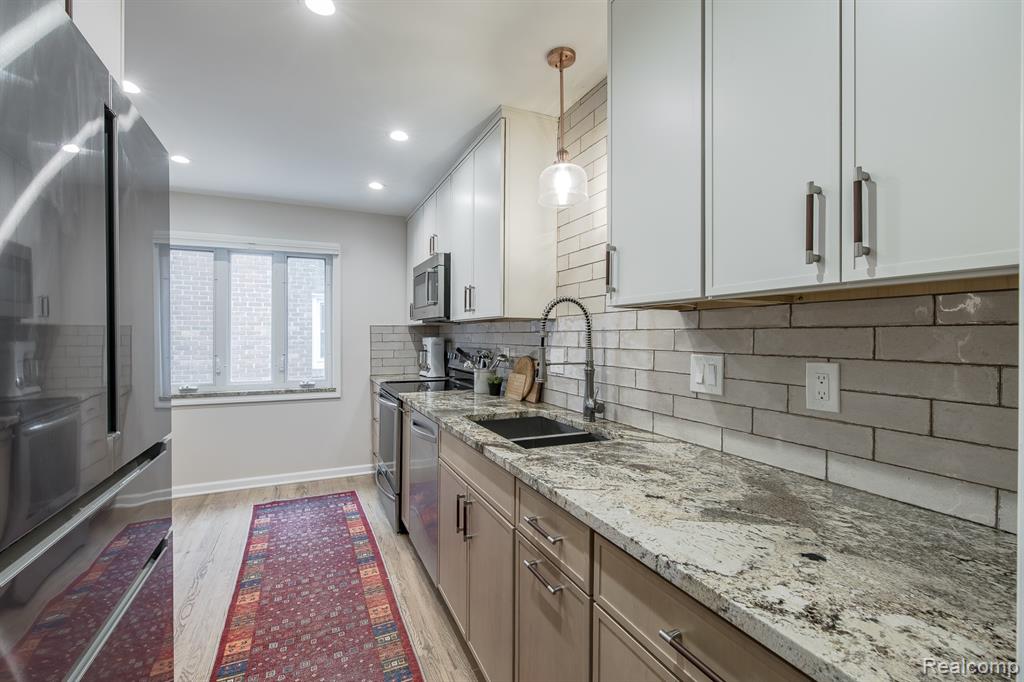 10846 Hart Avenue, Huntington Woods, MI — Photo 15