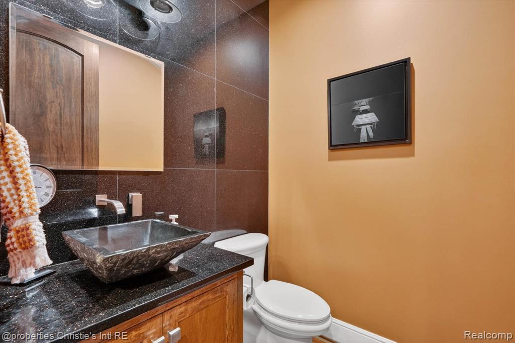 1330 Oxford Road, Beverly Hills, MI 48304 — Photo 41