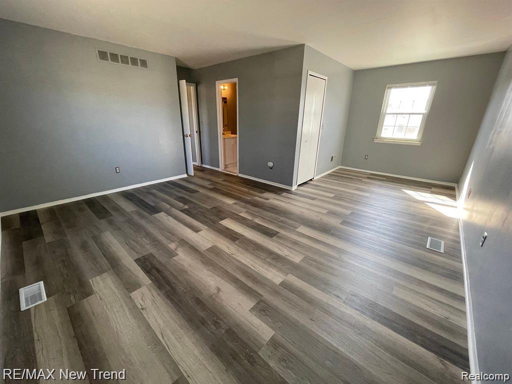 42101 ROSCOMMON Street, Northville, MI 48167 — Photo 4