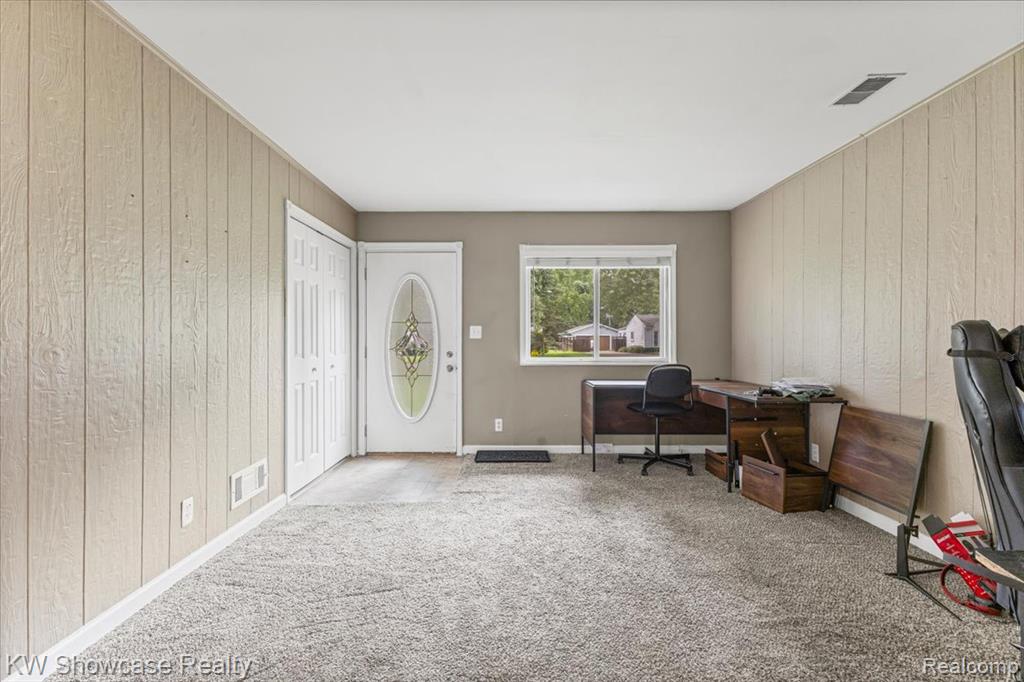 964 Daffodil Drive, Waterford, MI 48327 — Photo 30