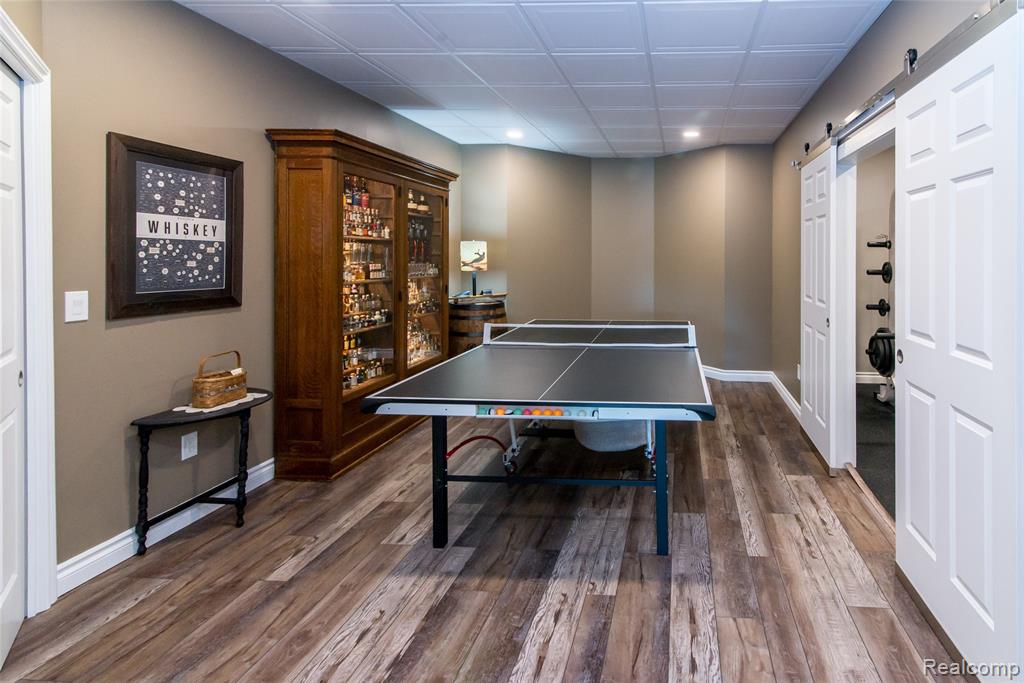 3166 W Beach Lake Drive, Milford, MI, 48380