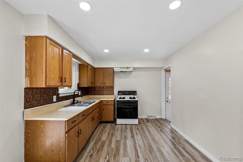 26027 Ross Street, Inkster, MI 48141 — Photo 9